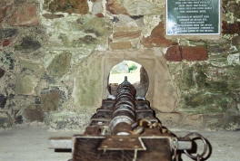 A cannon from
                              the 1600s used at Tantallon